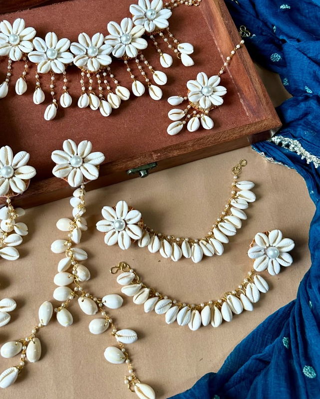 Crowrie Haldi Mahendi Set